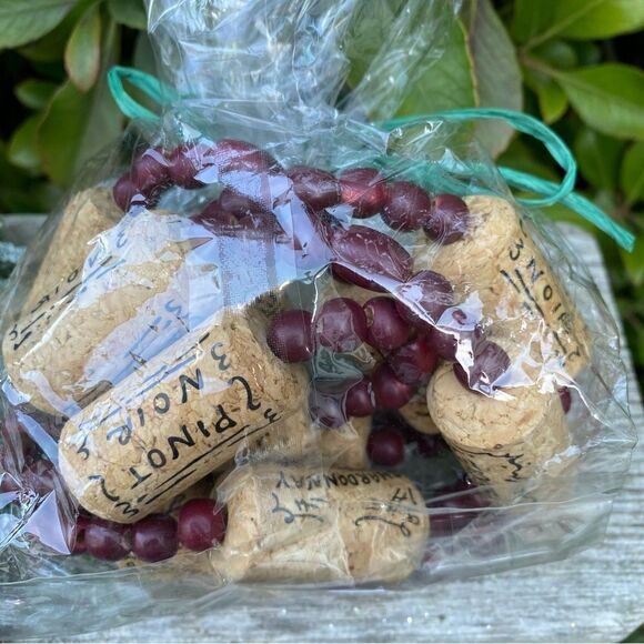 🎄Christmas Tree Garland w/cranberry colored beads. NWT! - Picture 5 of 6